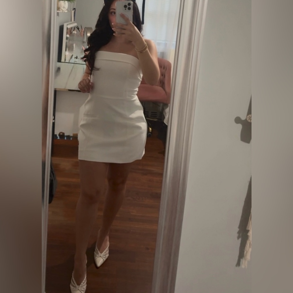 Elegant White Strapless Dress